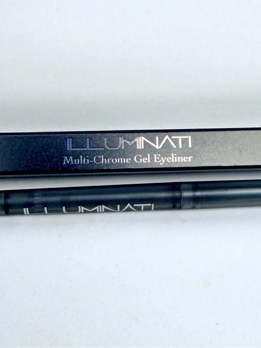ILLUMINATI Multi-Chrome Gel Eyeliner - NWT Beautiful shade!
